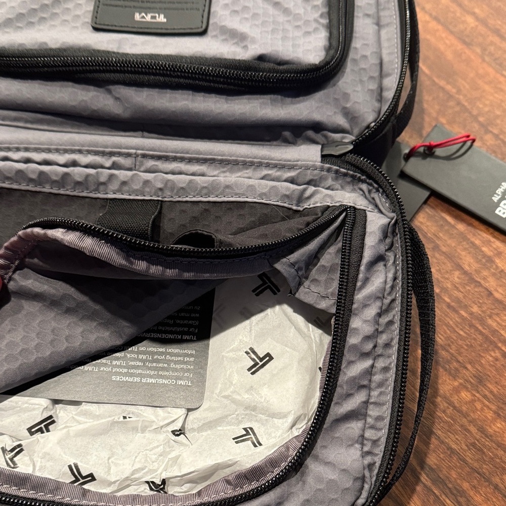 TUMI NWT Alpha Bravo Response Travel Bag. Men attache/Woman makeup bag. - Picture 6 of 6